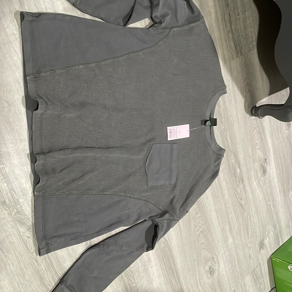 Gray wild fable Juniors long sleeve thermal shirt, size large